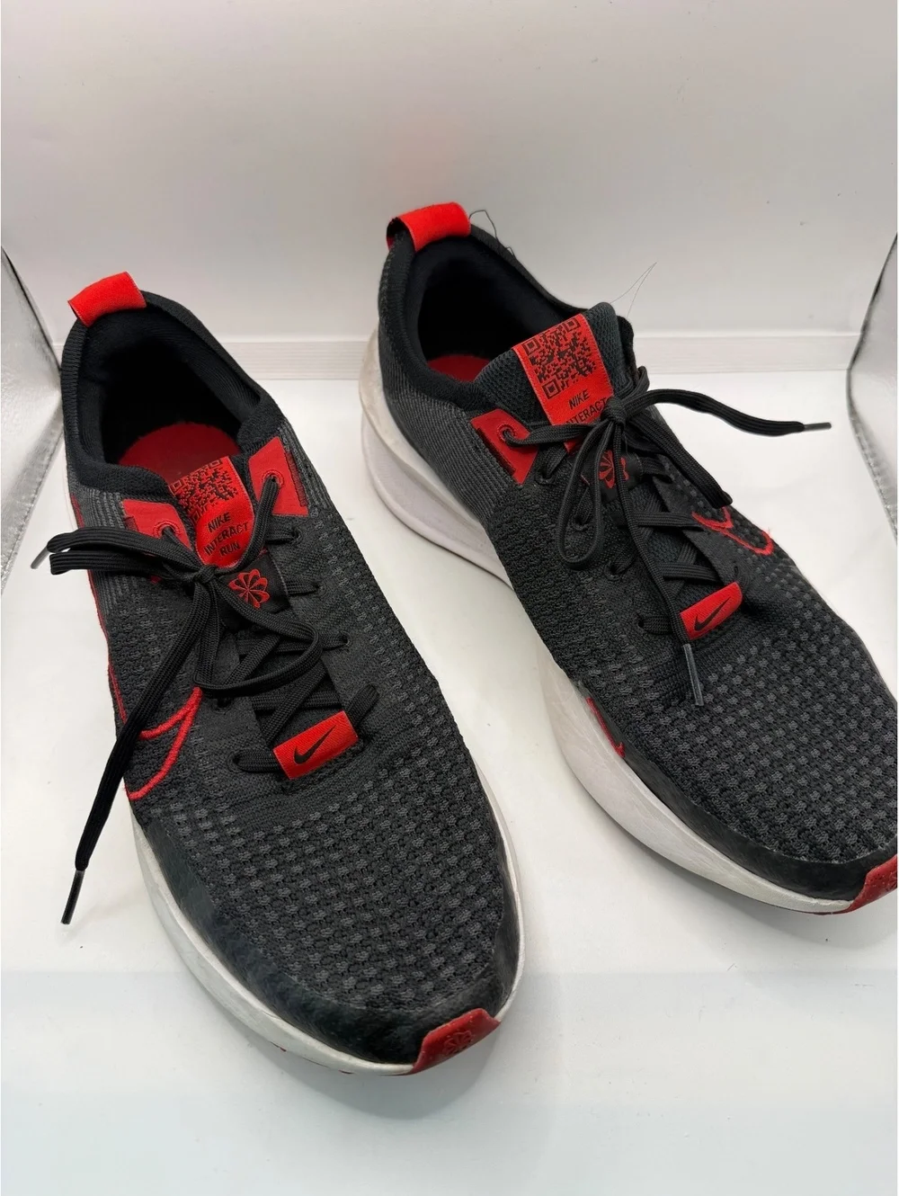 Nike Running Men's Black and Red Athletic Shoes Size 10.5